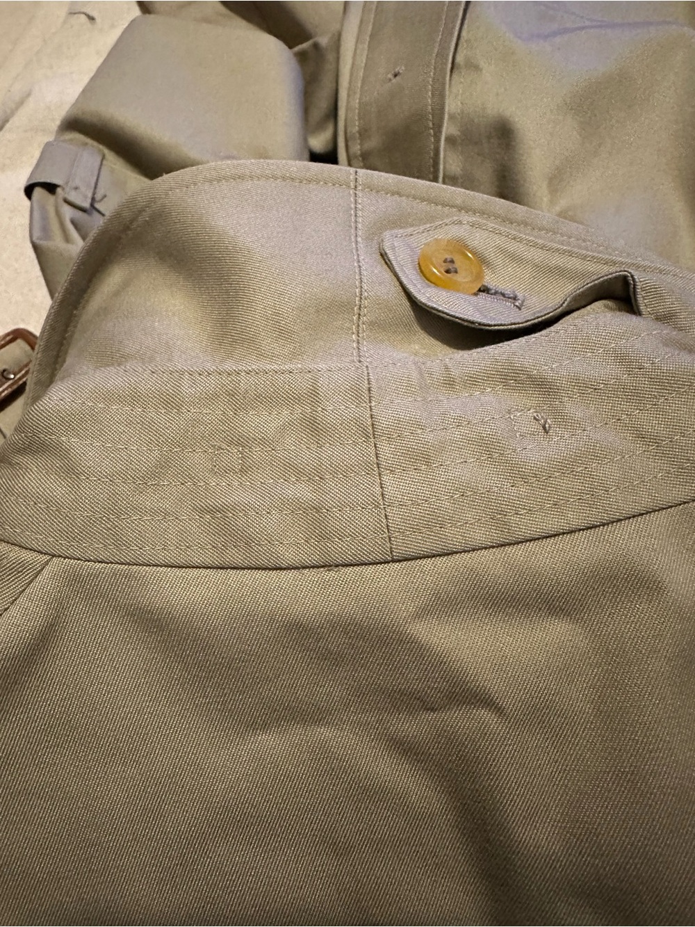 Burberrys | Trench Coat | Vintage Beige Double-Breasted Trench Coat with Belt - Picture 9 of 15